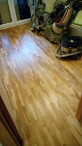 Zona para muebles terminada en poliuretano al agua 1